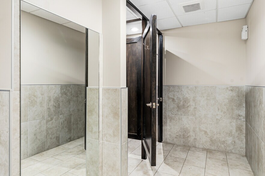 More Photos Of 238 N Westmonte Dr, Altamonte Springs Office For Lease