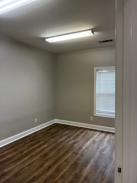 More Photos Of 106 Colony Park Dr, Cumming Office Residential For Lease