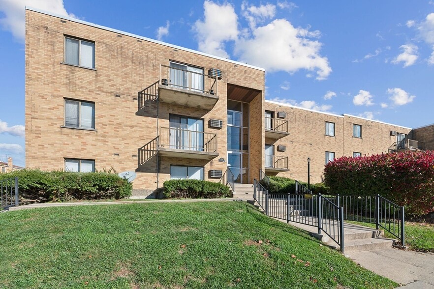 More Photos Of 3204 Mozart Ave, Cincinnati Apartments For Sale