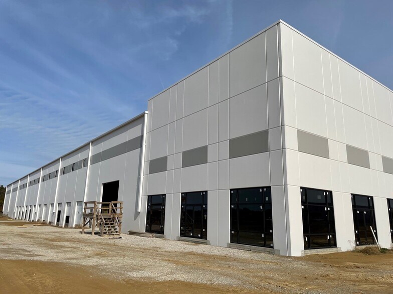 More Photos Of 11200 Industrial Park Dr, Evansville Manufacturing For Lease