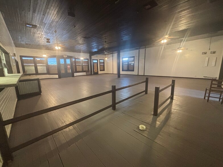 More Photos Of 13525 Wetmore Rd, San Antonio Restaurant For Lease