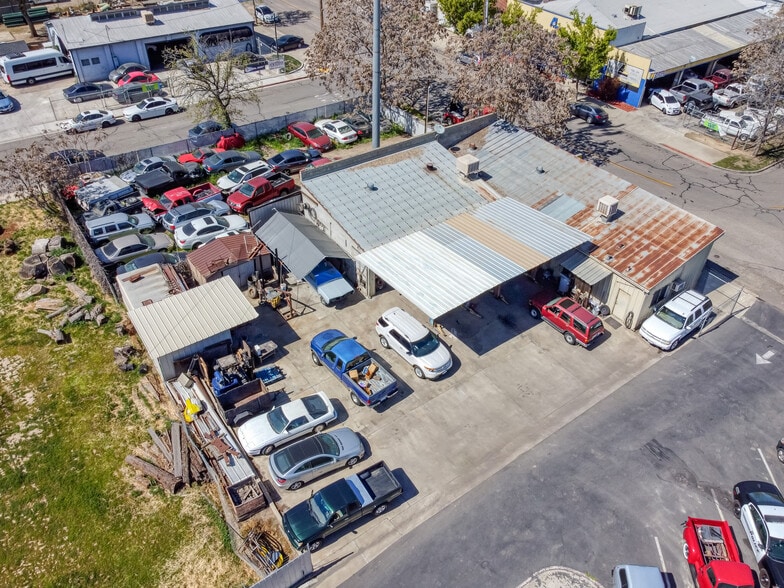 More Photos Of 1019 E Acequia Ave, Visalia Warehouse For Lease