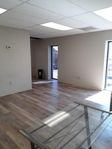 More Photos Of 850 W 40th St, Norfolk Service For Lease