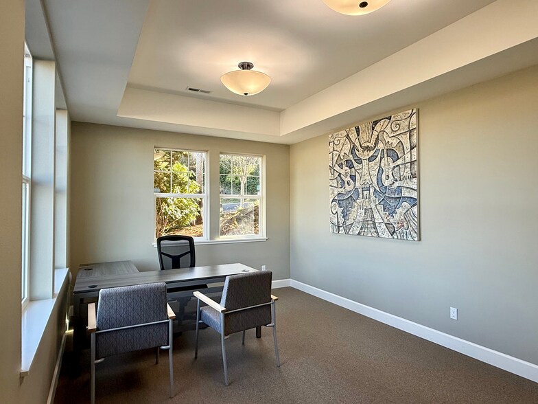 More Photos Of 2210 NE 22nd St, Lincoln City Office For Lease