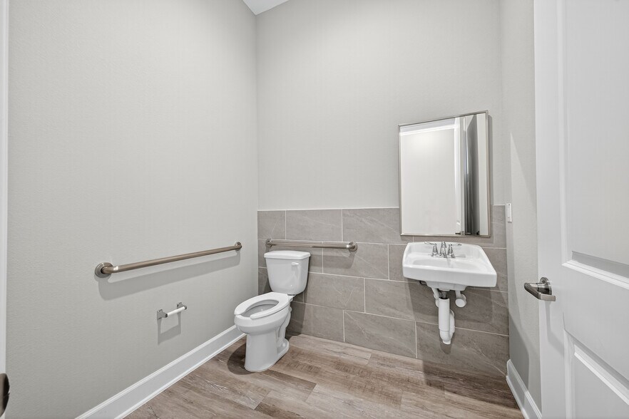 More Photos Of 13803 Madera Run, Humble Office For Sale