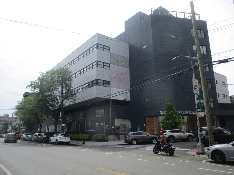 More Photos Of 360 Neptune Ave, Brooklyn Medical For Lease