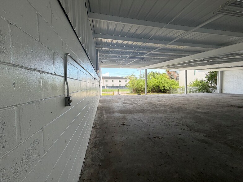 More Photos Of 5007 S Westshore Blvd, Tampa Warehouse For Sale
