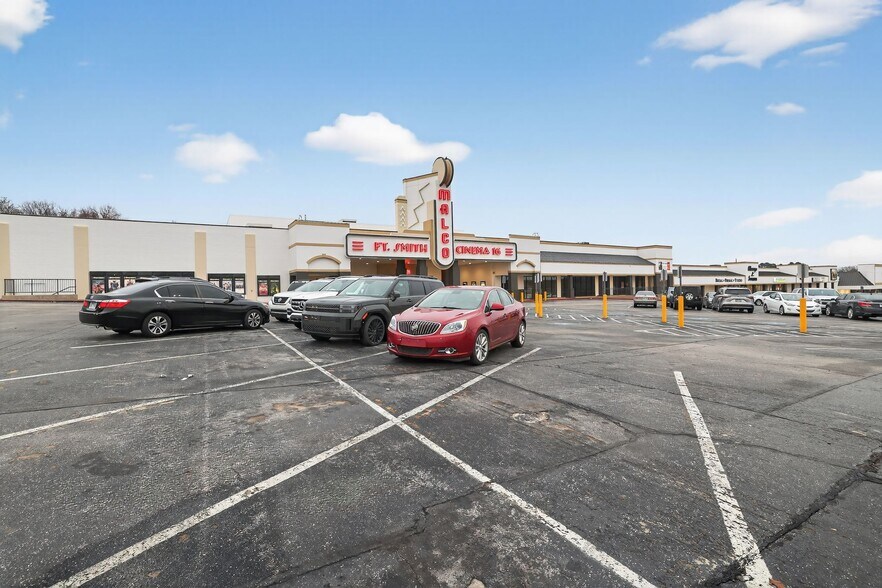 More Photos Of 1200 S Waldron Rd, Fort Smith General Retail For Sale