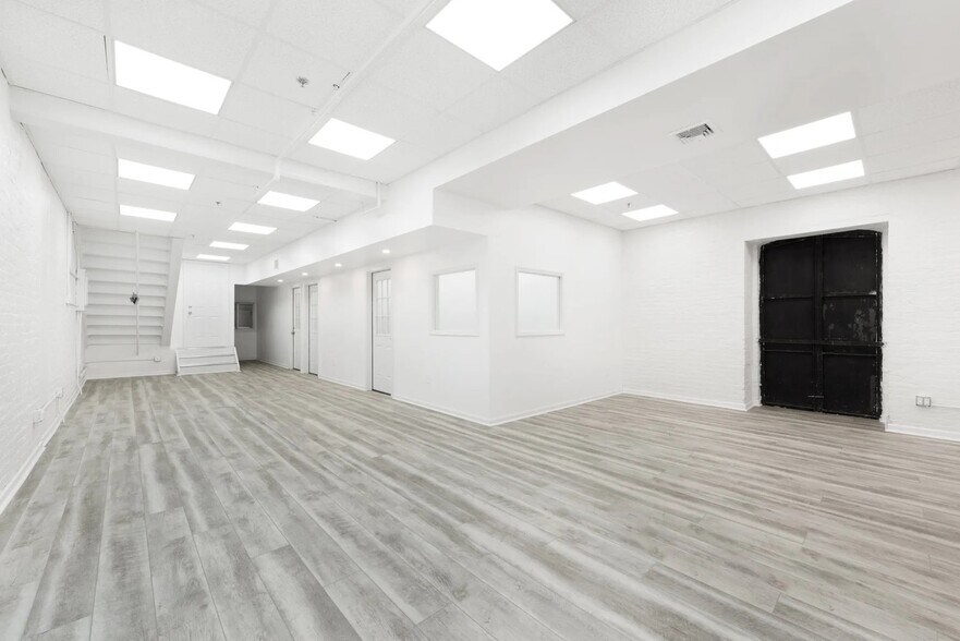 More Photos Of 447 W 36th St, New York Loft Creative Space For Sale