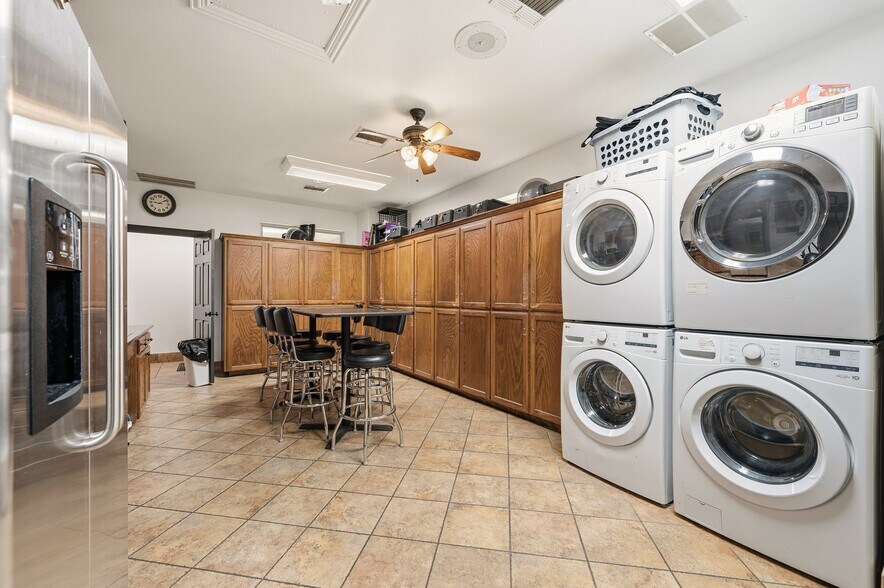 More Photos Of 8624 Davis Blvd, North Richland Hills General Retail For Lease