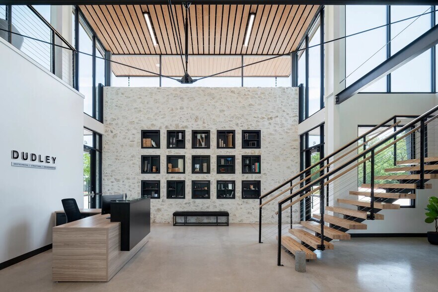 More Photos Of 40 Pamela Ln, College Station Office For Lease