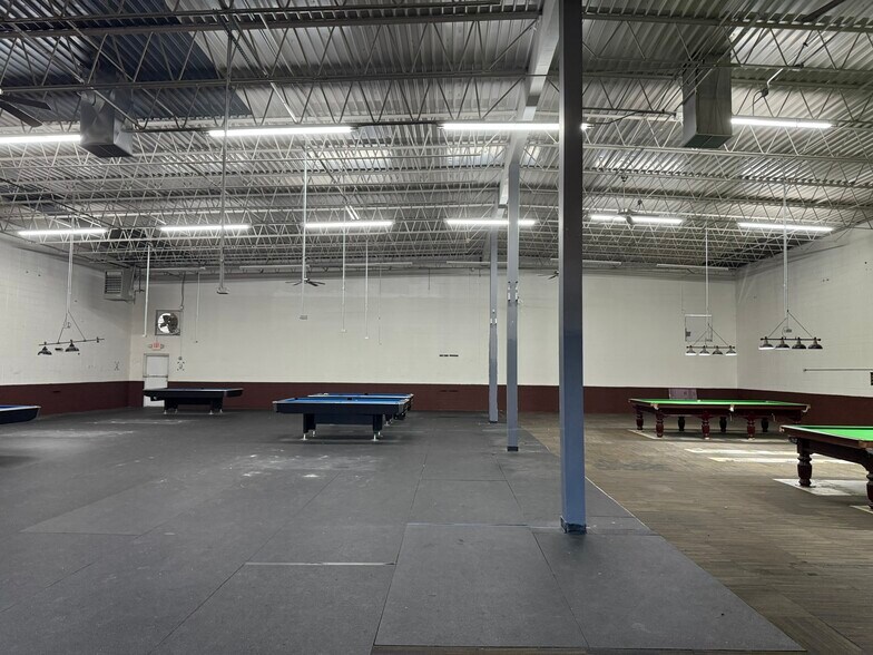 More Photos Of 360 S Potomac St, Aurora Freestanding For Lease