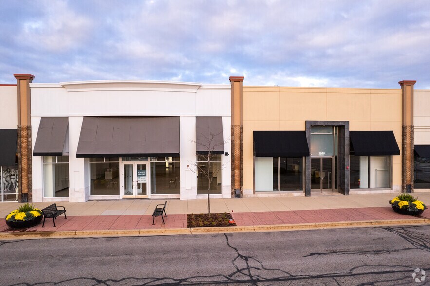More Photos Of 1800-2124 S Randall Rd, Algonquin Storefront For Lease