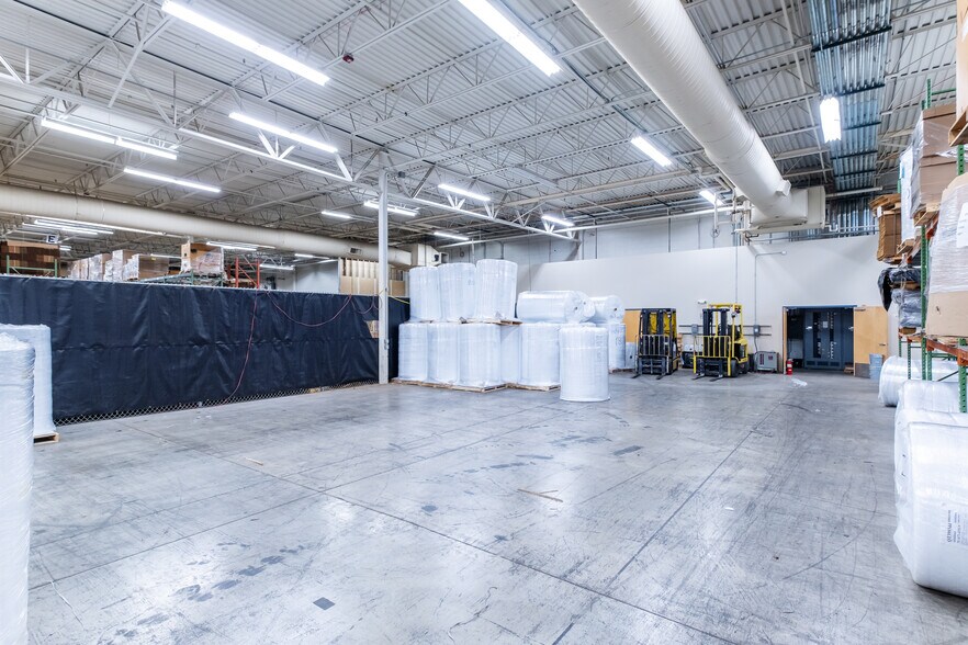 More Photos Of 5222-5230 33rd St SE, Grand Rapids Distribution For Sale