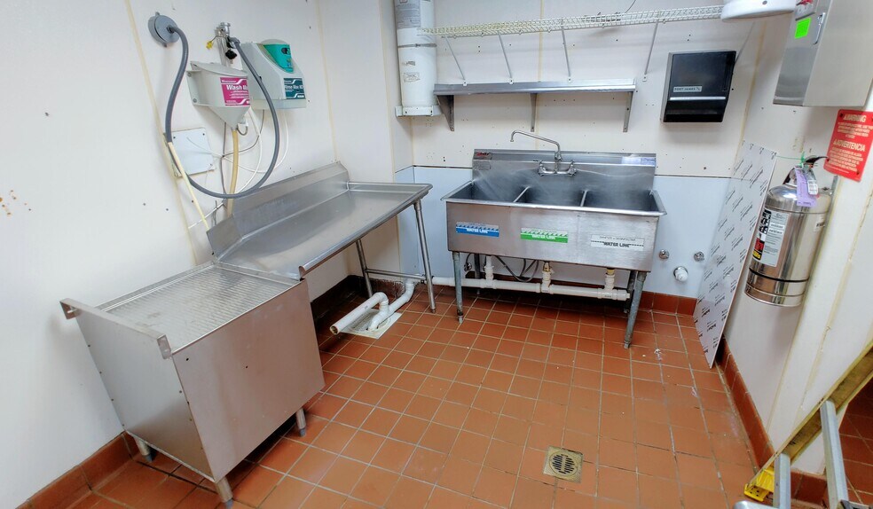 More Photos Of 5309 29th St E, Ellenton Skating Rink For Lease