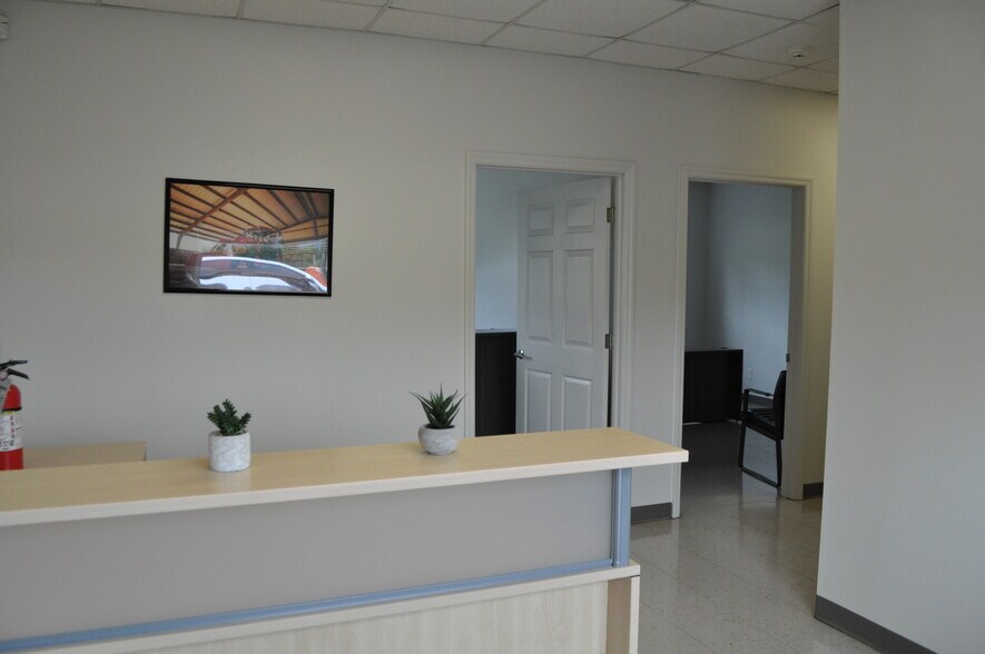 More Photos Of 2333 W Emory Rd, Powell Industrial For Sale