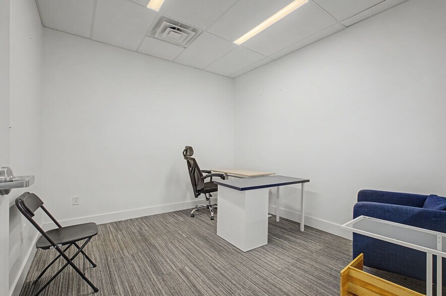 More Photos Of 6117 Centennial Blvd, Nashville Storefront Retail Office For Lease