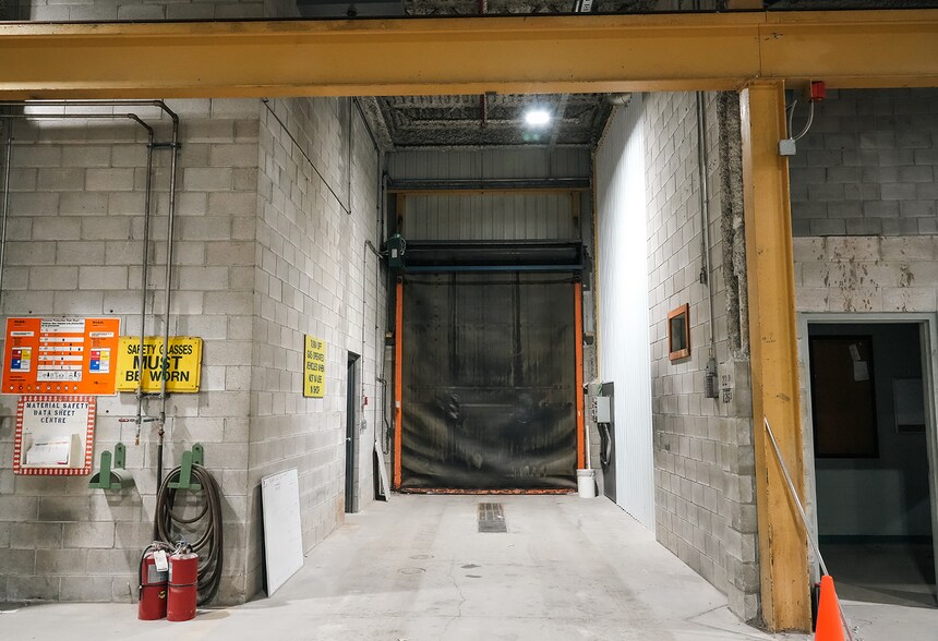 More Photos Of 3363 Davis Rd, Thorold Warehouse For Lease