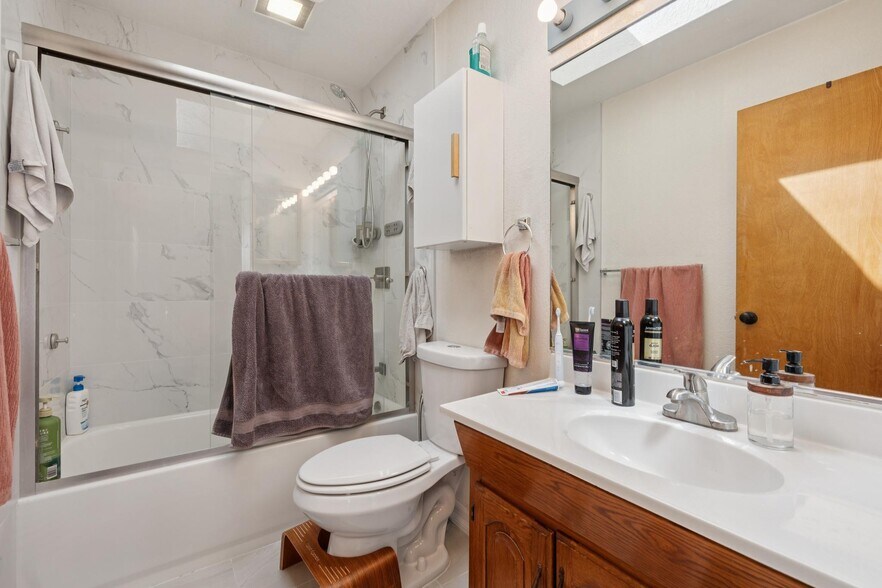 More Photos Of 459 Stow Ave, Oakland Apartments For Sale