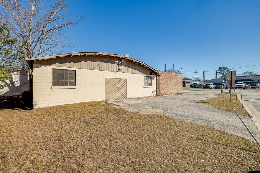 More Photos Of 3104 Skidaway Rd, Savannah Freestanding For Sale