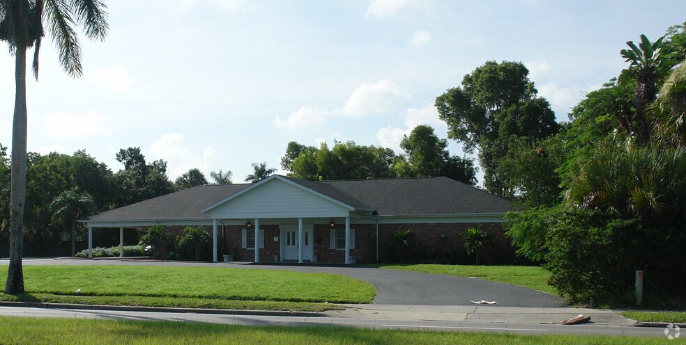More Photos Of 3654 Palm Beach Blvd, Fort Myers Funeral Home For Sale