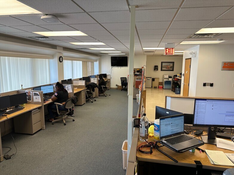 More Photos Of 4201 W 36th St, Chicago Office For Lease
