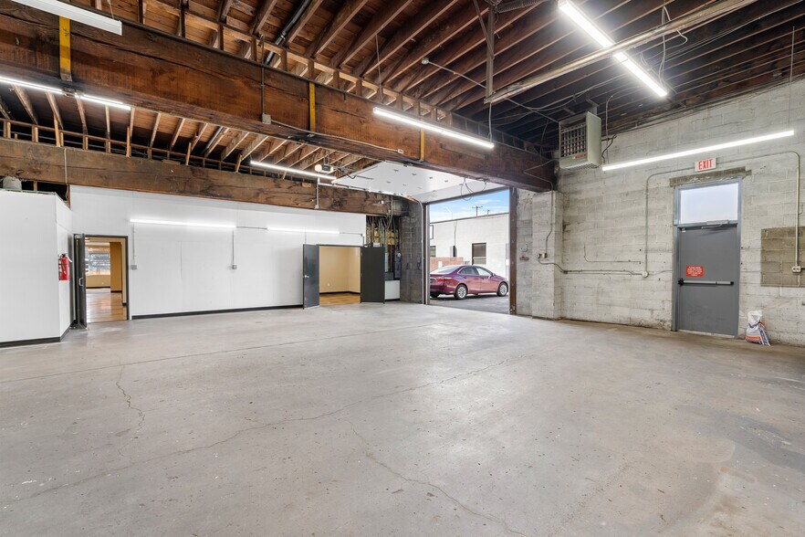 More Photos Of 305 NE Russell St, Portland Light Manufacturing For Sale