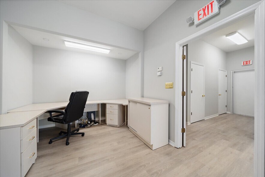 More Photos Of 3900 Clark Rd, Sarasota Medical For Sale