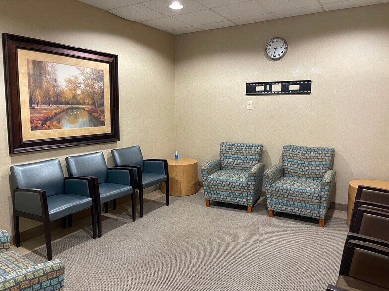 More Photos Of 1320 W Walnut Hill Ln, Irving Medical For Sale