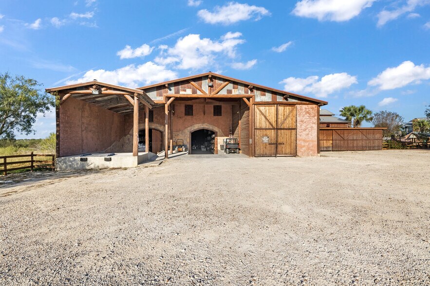 More Photos Of 11734 Schriber Rd, Buda Warehouse For Lease