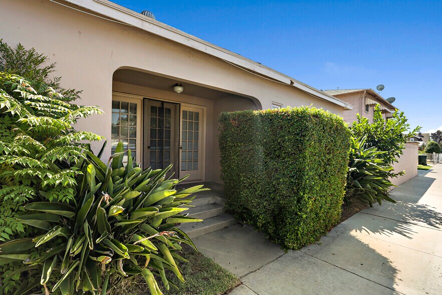 More Photos Of 302-304 E Wilhelmina St, Anaheim Apartments For Sale