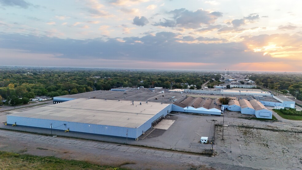 More Photos Of 701 33rd Ave N, Saint Cloud Manufacturing For Sale