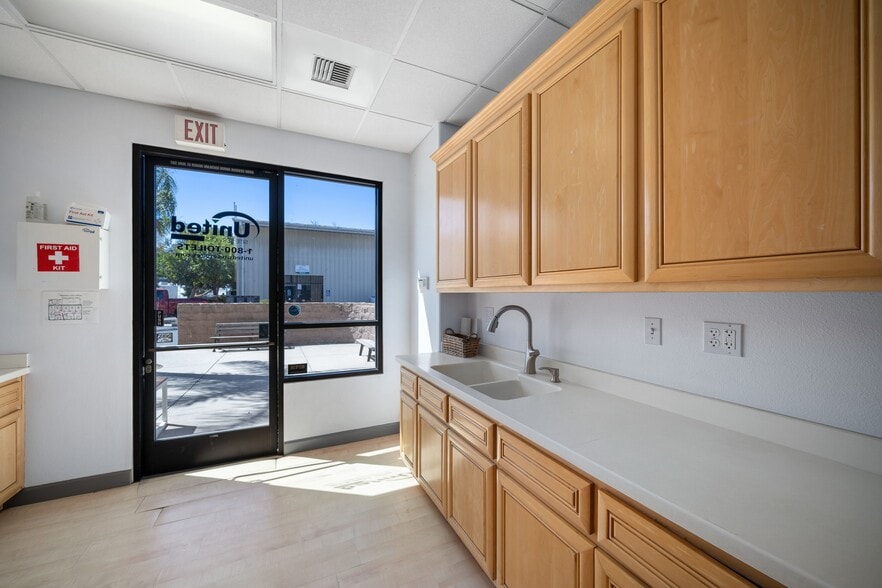 More Photos Of 2122-2126 Hutton Rd, Nipomo Flex For Lease