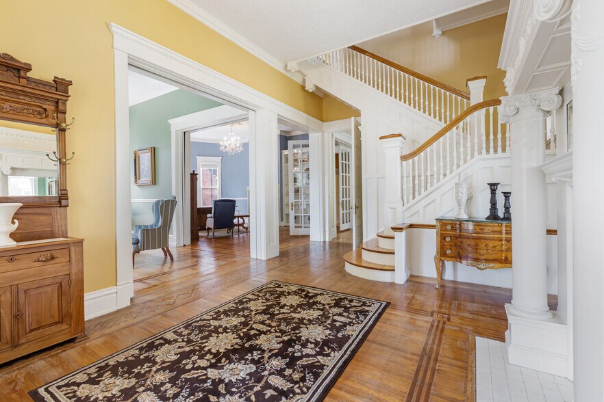 More Photos Of 1542 Frederica St, Owensboro Office Residential For Sale