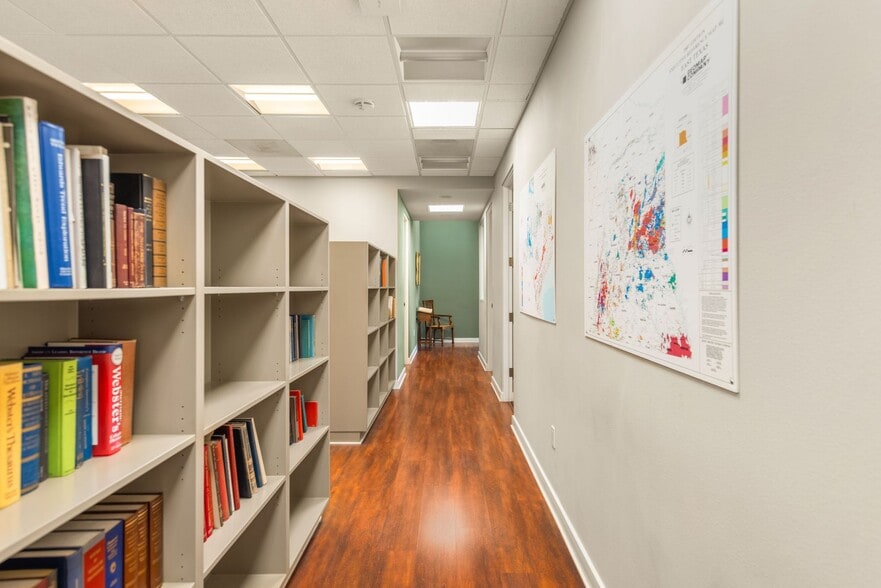 More Photos Of 407 Bryant Cir, Ojai Office For Sale