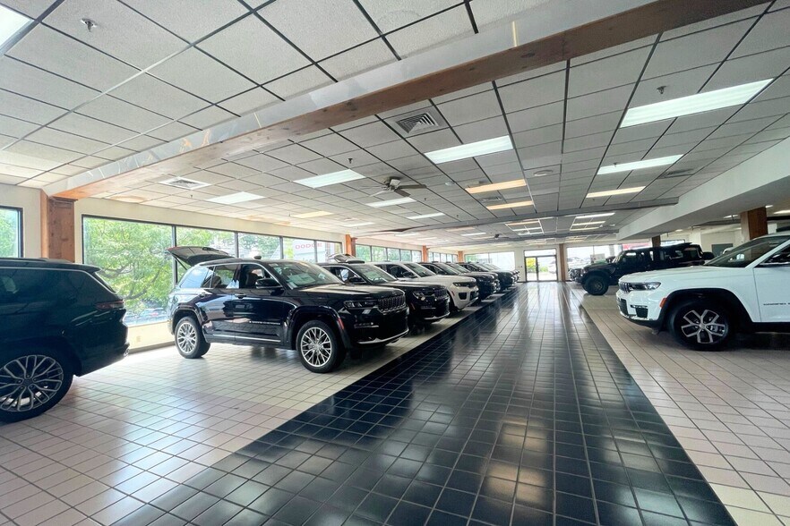 More Photos Of 430 Tunxis Hill Rd, Fairfield Warehouse For Sale