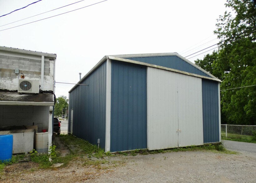 More Photos Of 105 W Water St, Pinckneyville Specialty For Sale