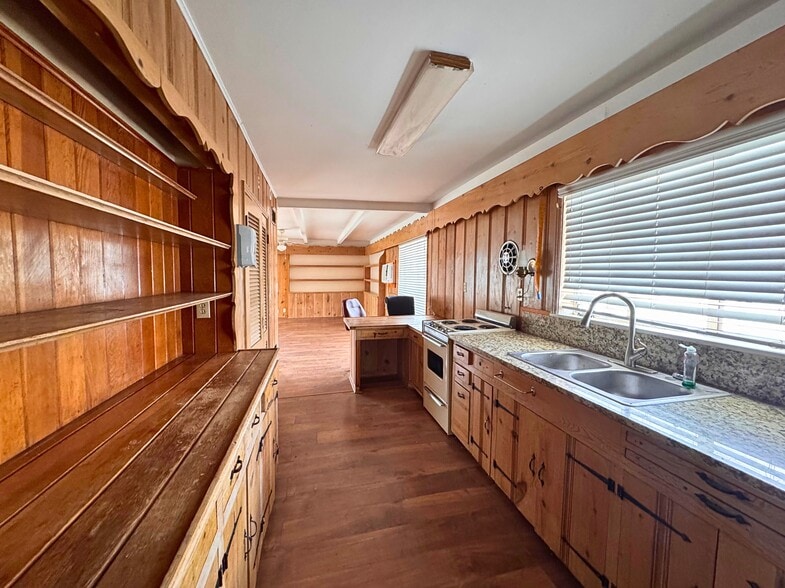 More Photos Of 1278 Bandera Rd, San Antonio General Retail For Sale