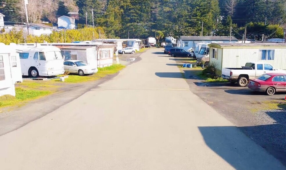 More Photos Of 718 F St, Coos Bay Manufactured Housing Mobile Home Park For Sale
