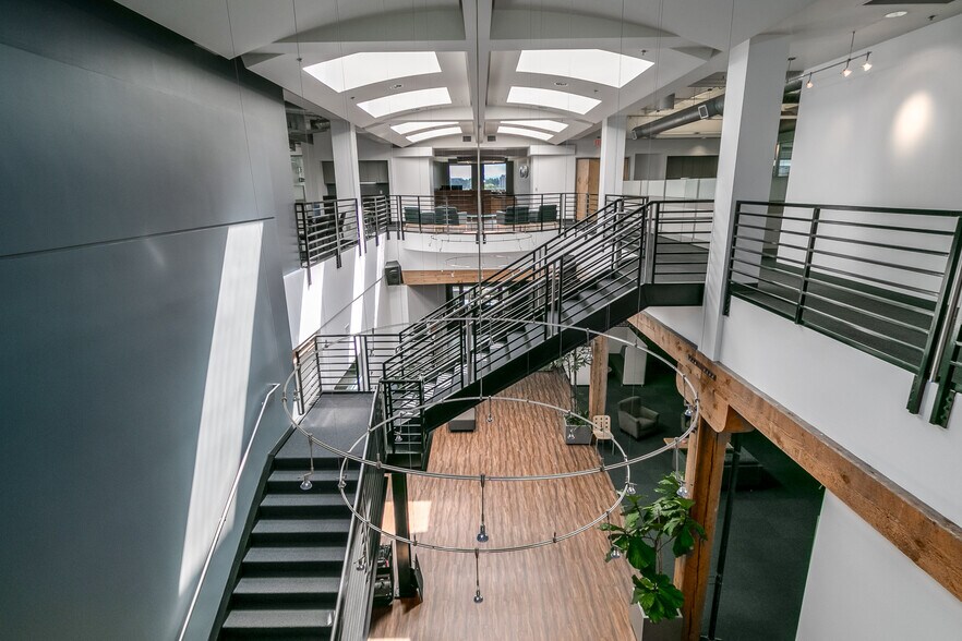 More Photos Of 1631 NW Thurman St, Portland Loft Creative Space For Sale