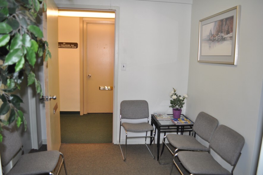 More Photos Of 22 Lawrence Ave, Smithtown Office For Lease