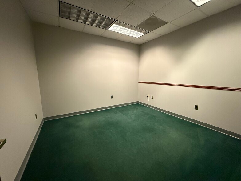 More Photos Of 750-758 S Monroe St, Monroe Office For Sale