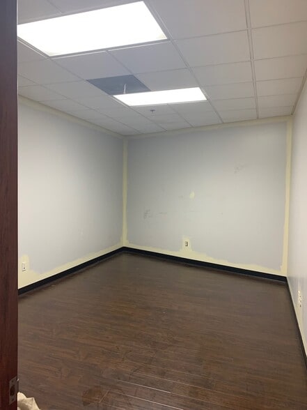 More Photos Of 100 S Reservoir St, Pomona Warehouse For Lease