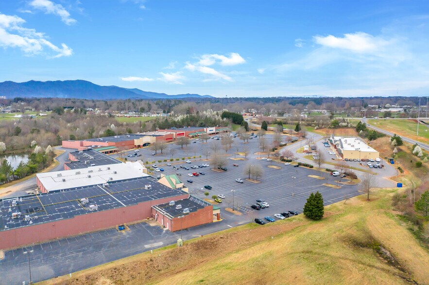 More Photos Of 104-168 Fiddlers Run Blvd, Morganton Unknown For Lease