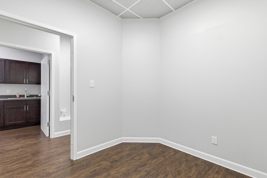 More Photos Of 104-176 Cude Ln, Madison Medical For Lease