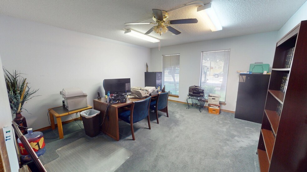 More Photos Of 1709 E Martin Luther King Jr Blvd, Austin Office For Sale