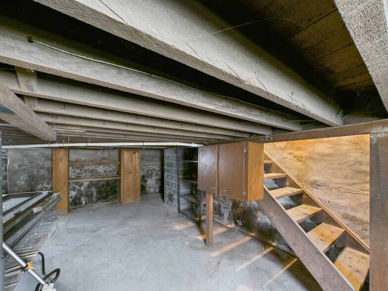 More Photos Of 40 E Genesee St, Auburn Storefront Retail Residential For Lease