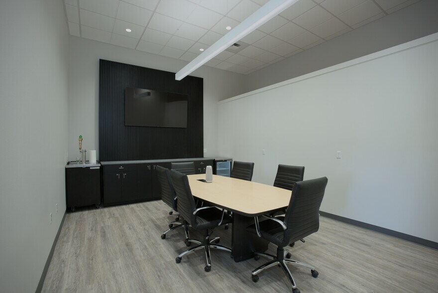 More Photos Of 4202 W 6th Ave, Eugene Warehouse For Sale