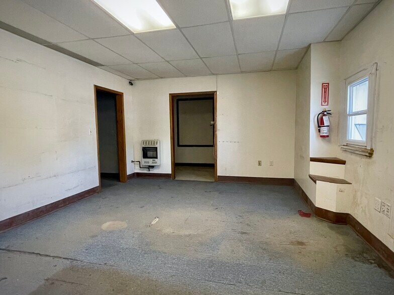 More Photos Of 21 Squires St, Cortland Warehouse For Lease