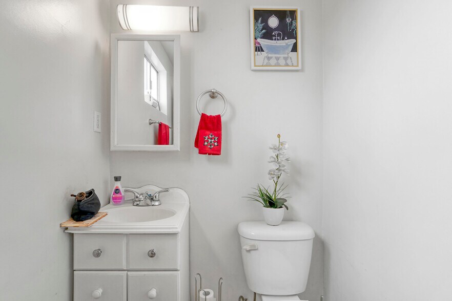 More Photos Of 11646 Birch Ave, Hawthorne Apartments For Sale